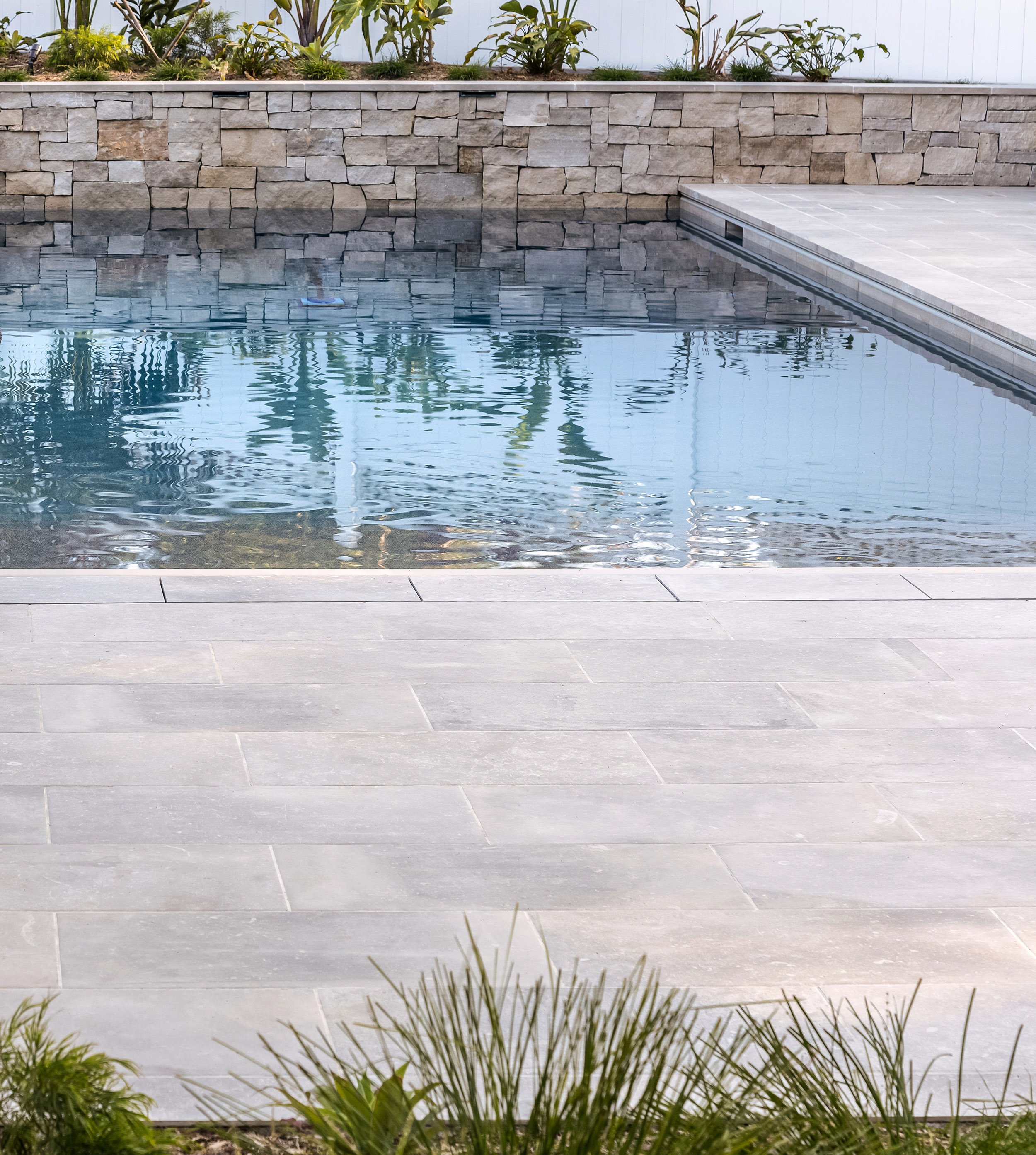 porcelain-pool-deck-palos-verdes-italian-porcelain-cream-12x24-024 cropped.jpg