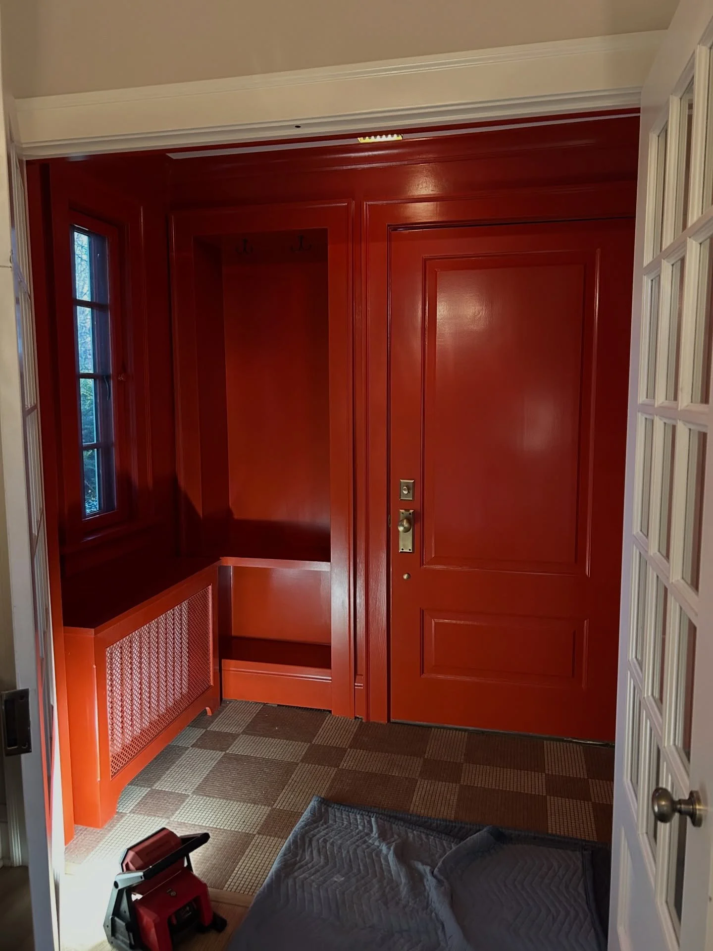 Sometimes you just need to drench a space in red. 💋❤️