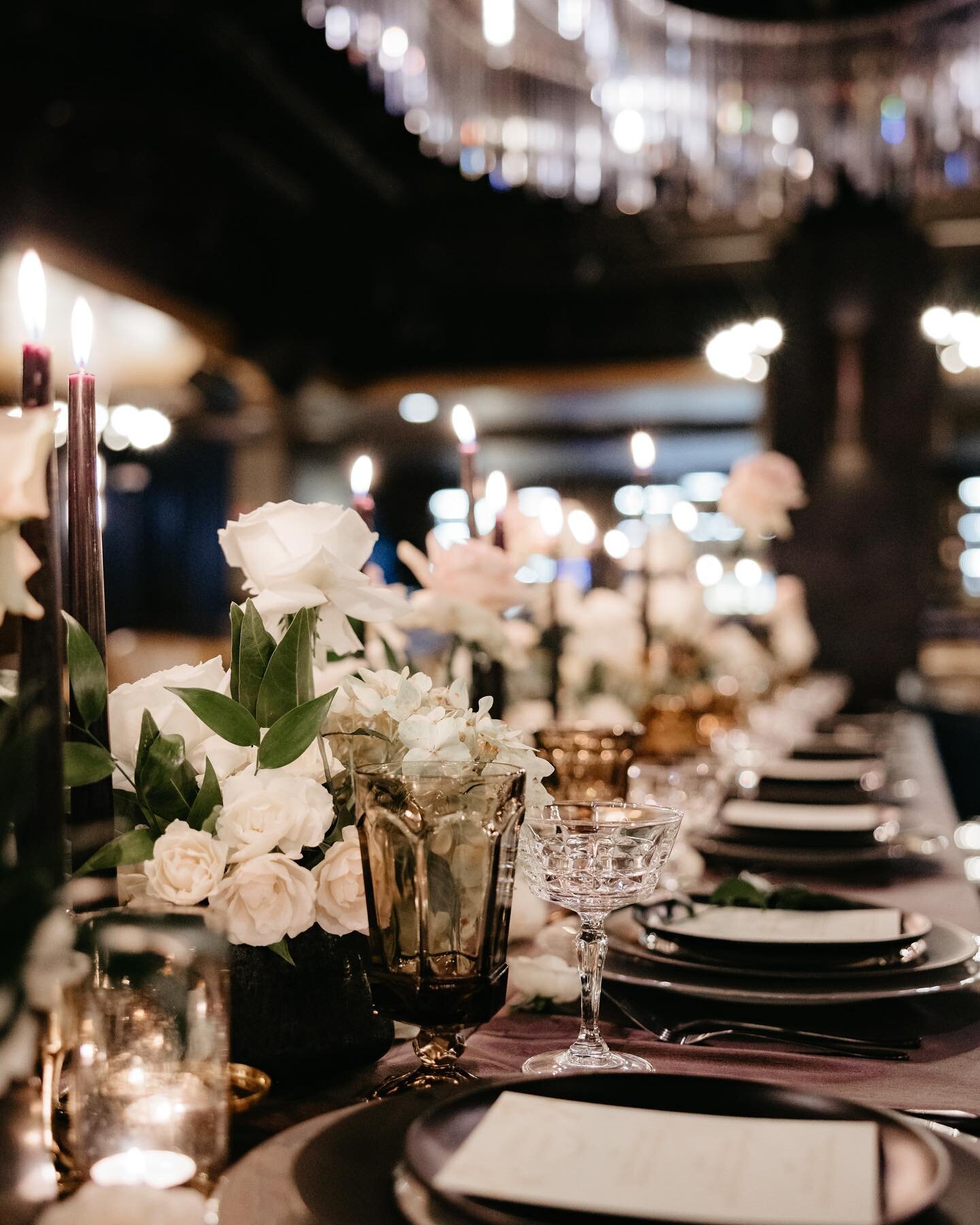 Make your table dance.🪩🕺🏿

Planning+: @planprepparty
Creatives: @kami__lalonde
@ahrflorals @unfadingfilmco @frostmecafeandbakery @pendrysandiego

#Blackweddingplanner #planprepparty #weddingdesign #weddingplanning #destinationweddings #Blackweddin