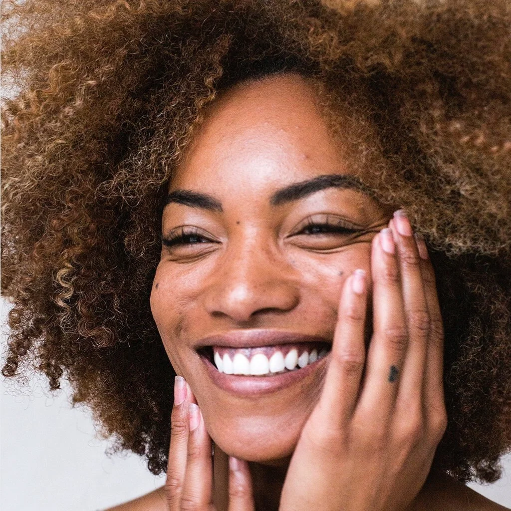 Love those locks. 
Loloma&rsquo;s pure organic coconut oil is a great choice for all different hair types. Take care of dry, frizzy, damaged hair with the best ingredients grown by Mother Nature herself. 

🥥 For a nourishing #hairmask warm Loloma be