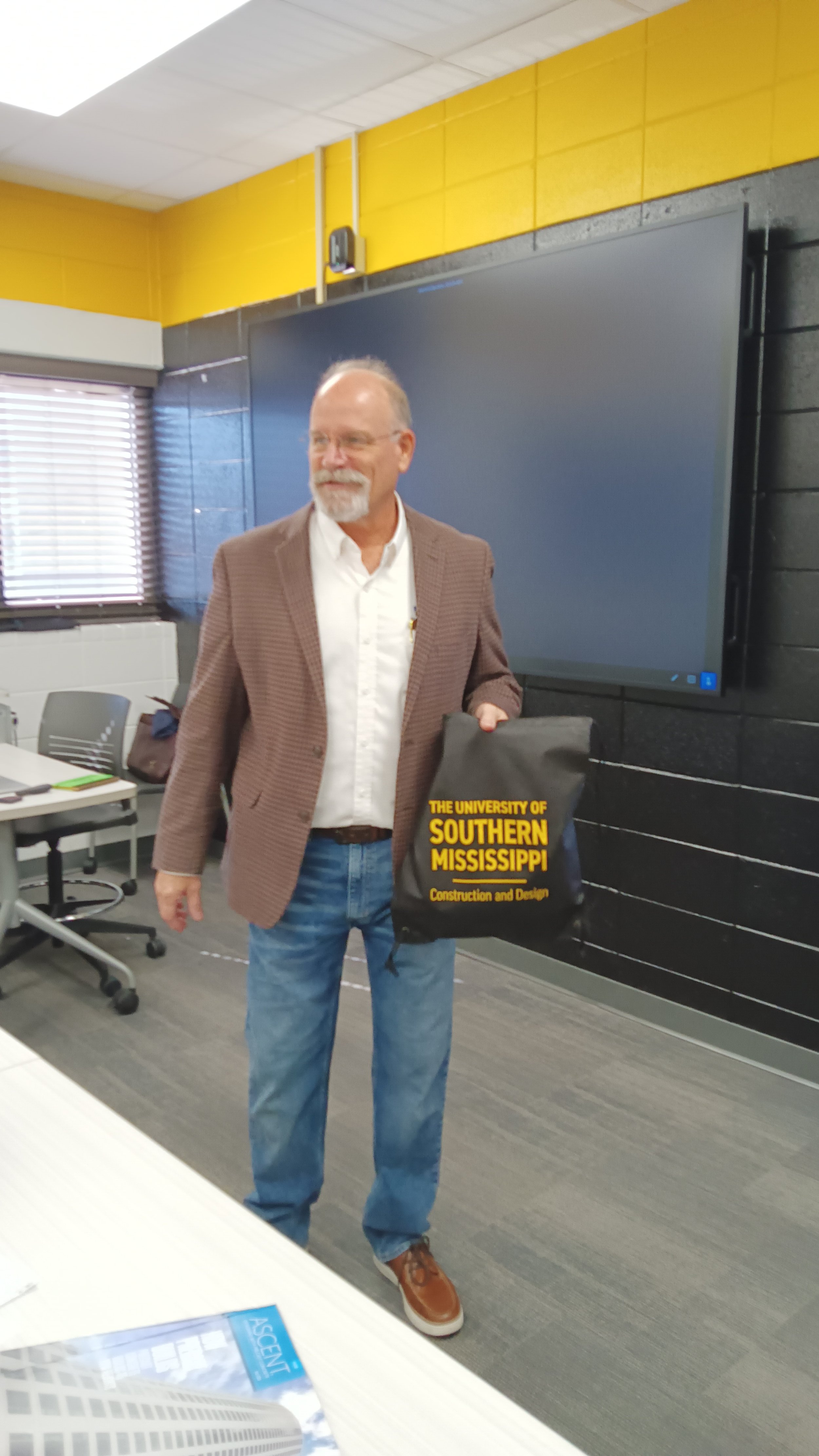 Dan Eckenrode AEC 344 speaker 3.jpg