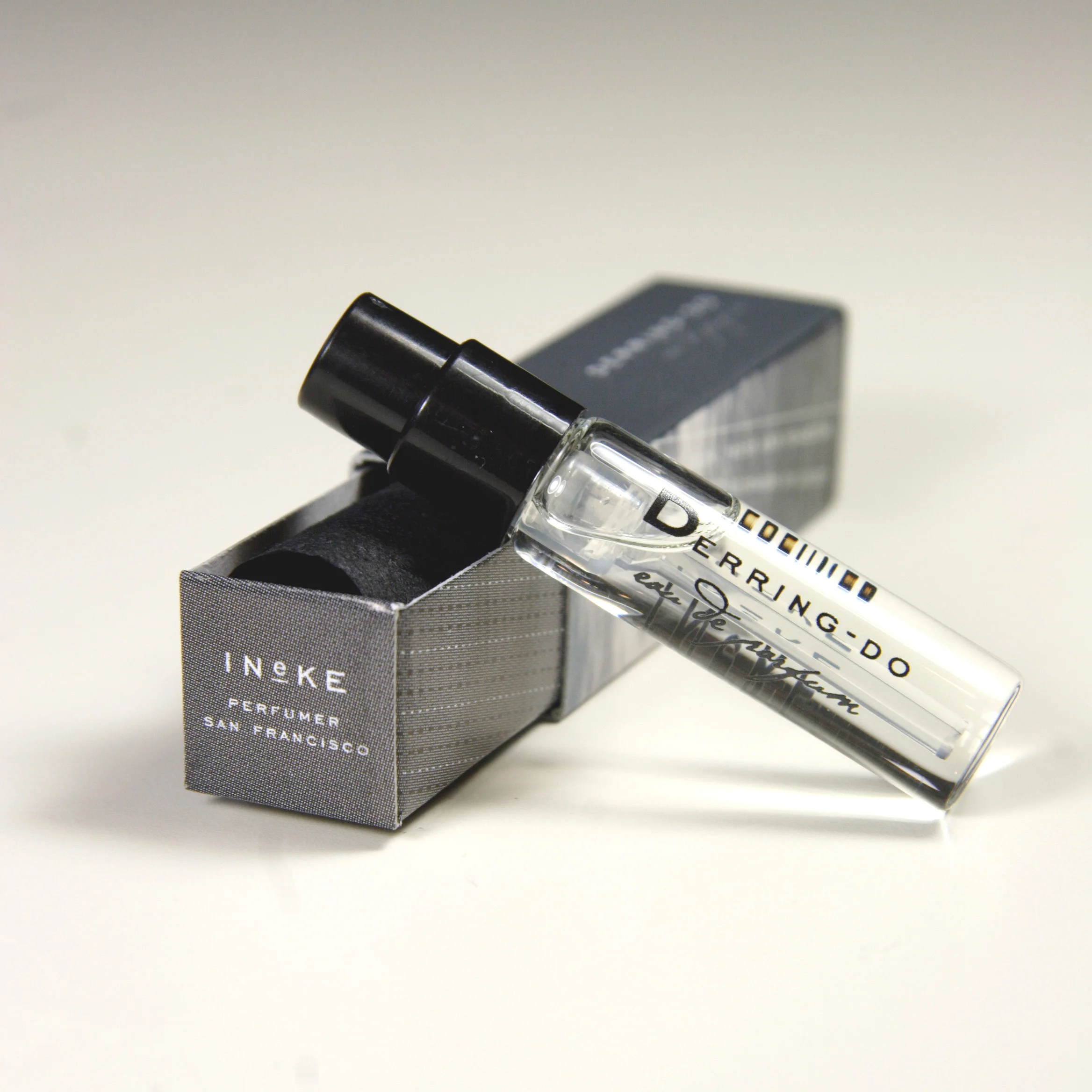 Derring Do for Men Fresh Fougere Top Notes: Fresh Citrus Blend, Rain Notes, Cyclamen Middle Notes: Magnolia, Fougere Accents Base Notes: Guaiacwood, Cedarwood, Musk