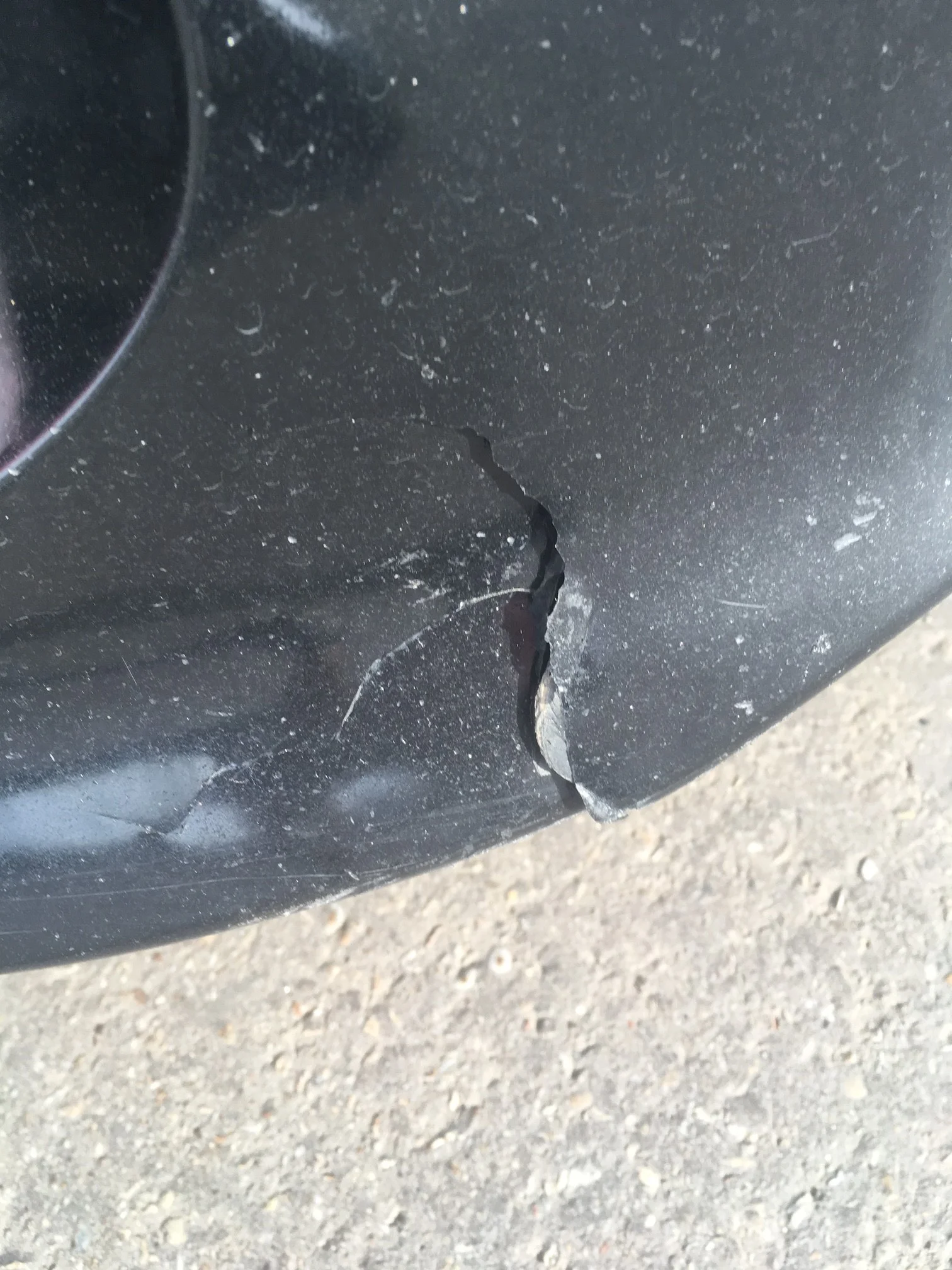 Cracked Bumper (Weld) (3).JPG