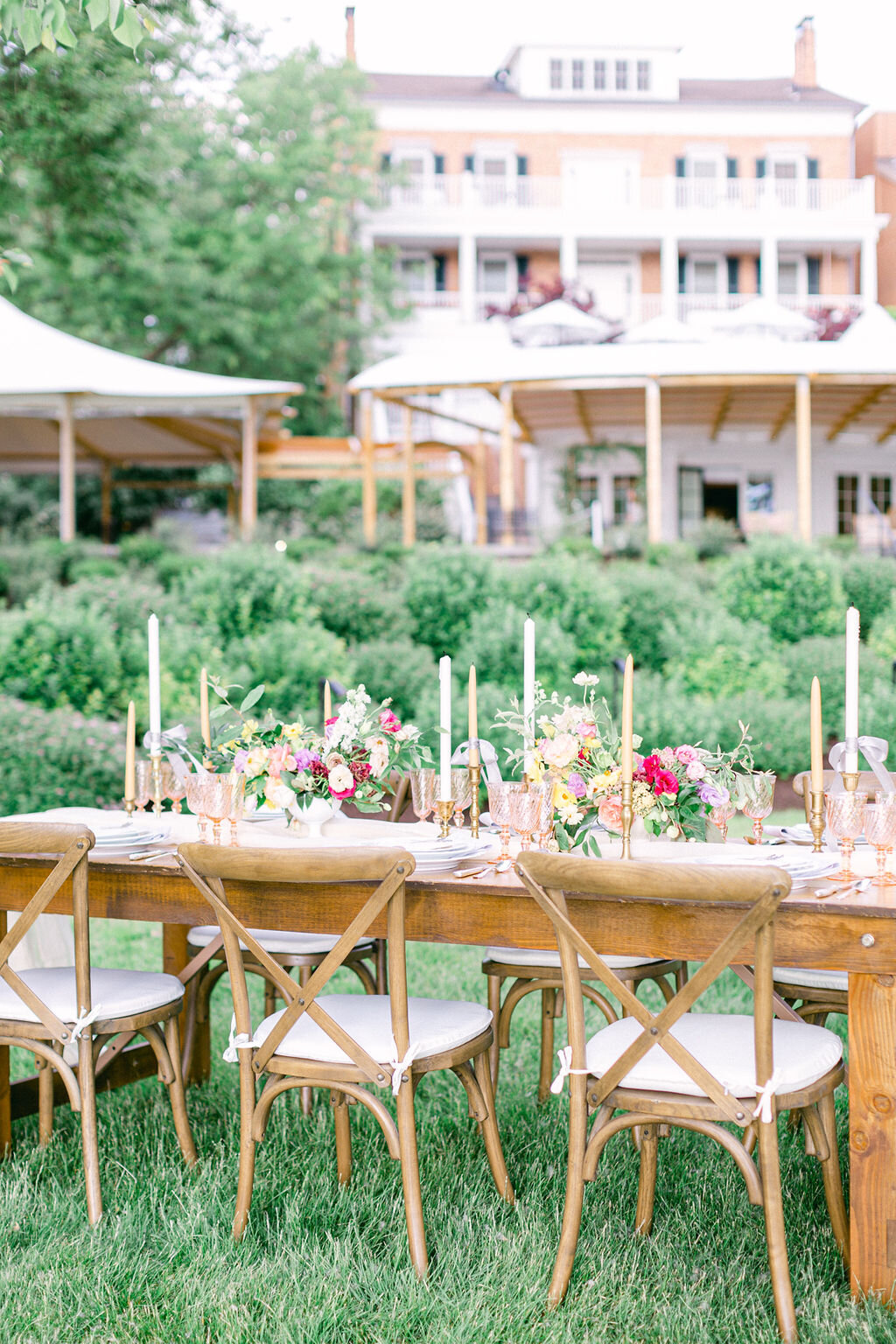 inns-of-aurora-wedding-table-napa-crossback-chairs-romantic-tablescape