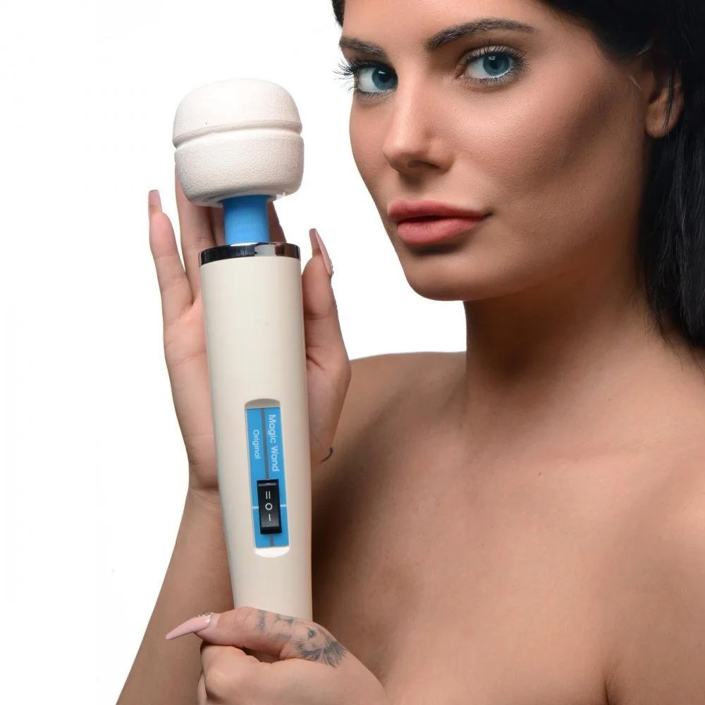 LE701-Wand-Female-Model-001b_1000x1000.jpg