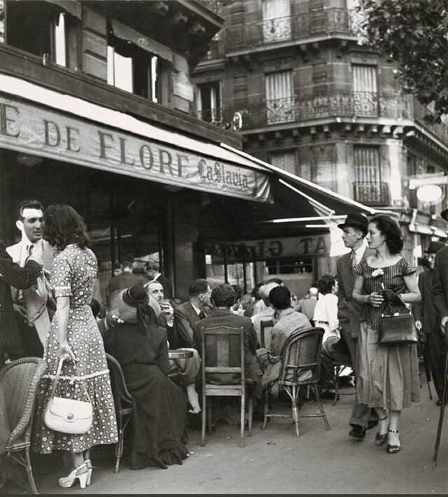 Le-Café-de-Flore-par-©-Robert-Doisneau-1912-1994-en-1949.-640x710.jpg