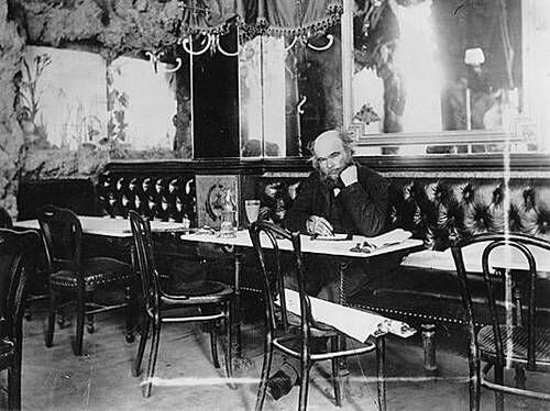 paul verlaine cafe procope 1890s.jpg