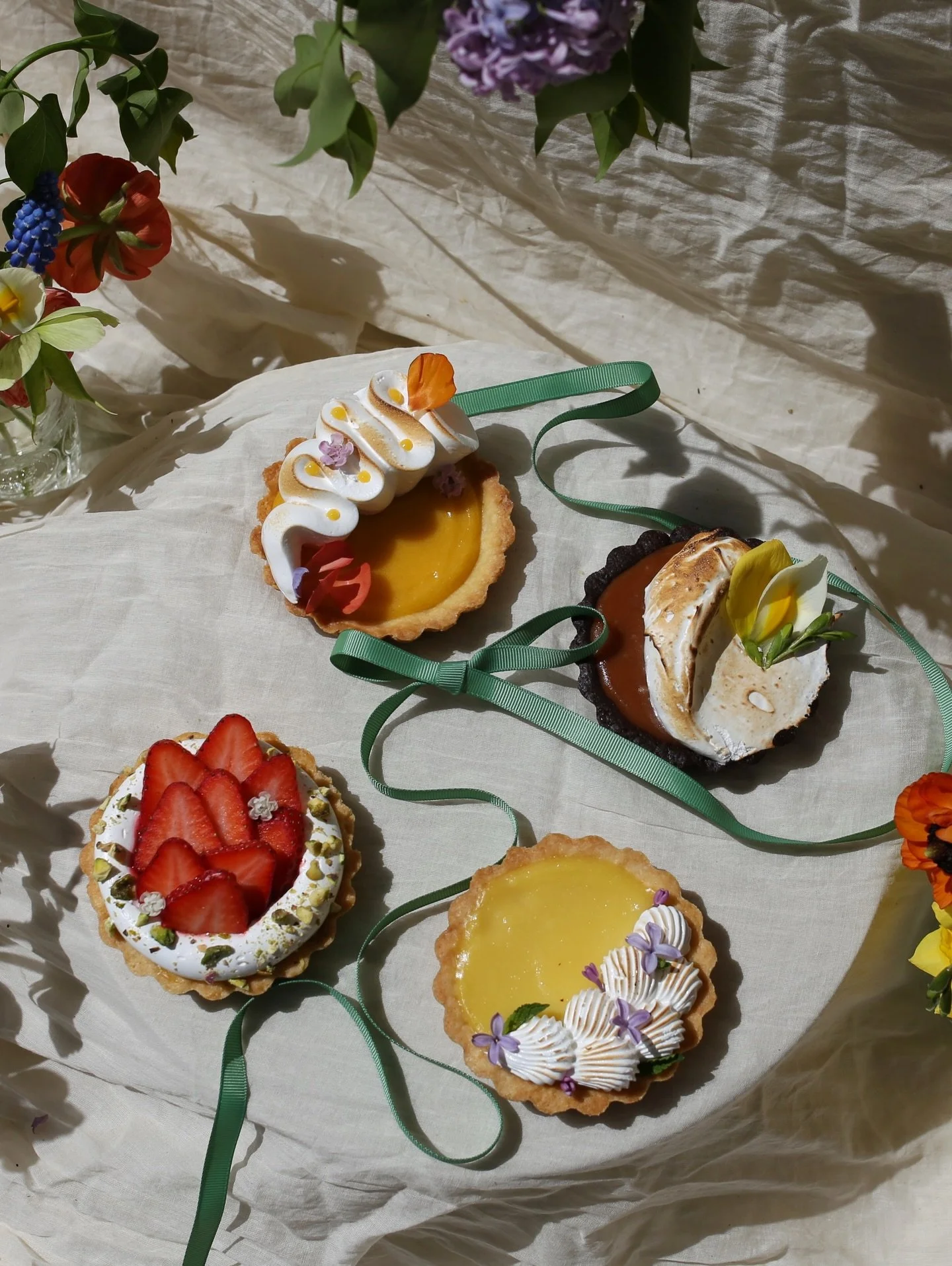 💐 Mother&rsquo;s Day Tart Box 🍋

A gift box of four floral tarts &mdash; lemon curd, pistachio cream with strawberry compote and fresh strawberries, passion fruit curd, and chocolate hazelnut praline with salted caramel. Finished with meringue and 