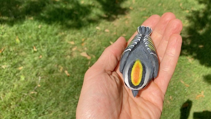Tweet, tweet 🐥! I finally finished my first wooden painted bird 🦜 . A golden-crowned kinglet, or my artistic interpretation anyway&hellip;the plumage got a little bewildering to me towards the back 😅
This is a very delayed birthday present for Man