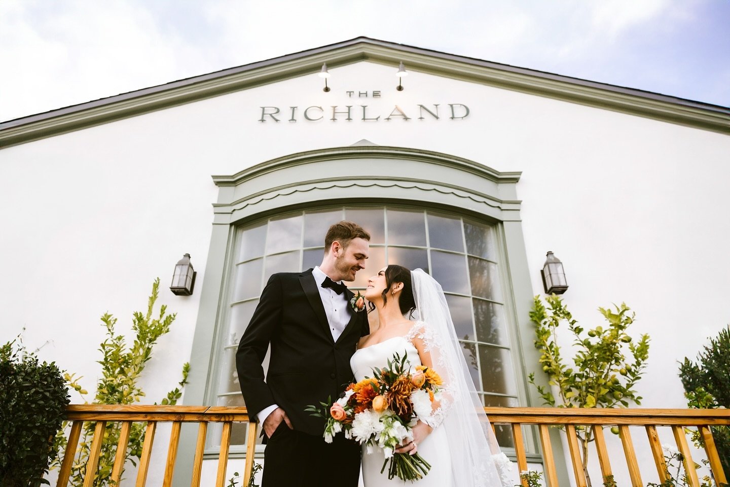 And just like that, I photographed my last 2024 wedding! Congrats to this gorgeous couple! Last night was one for the books! 🥰