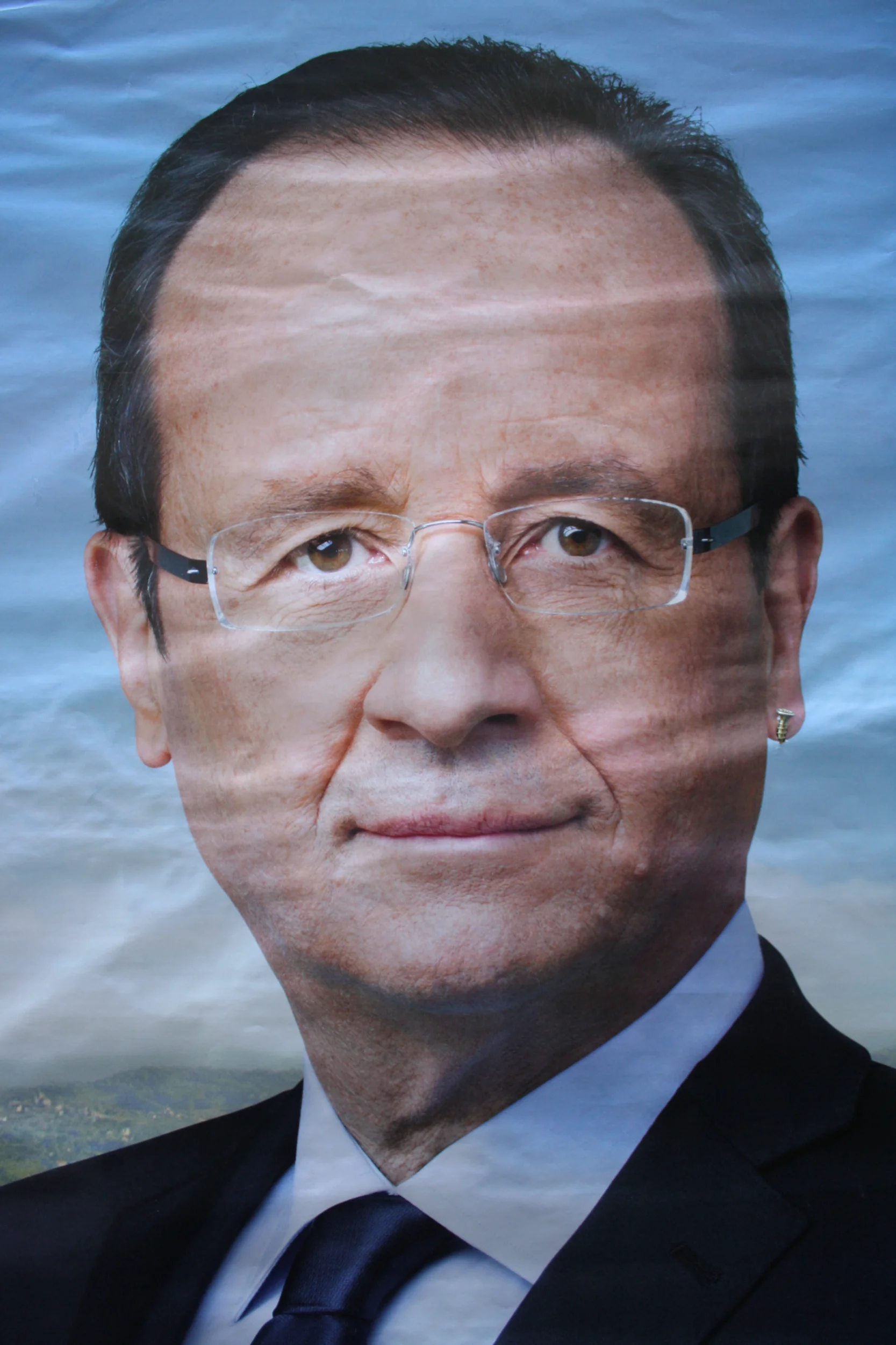 Francois Hollande with screw earring file 2012.jpg