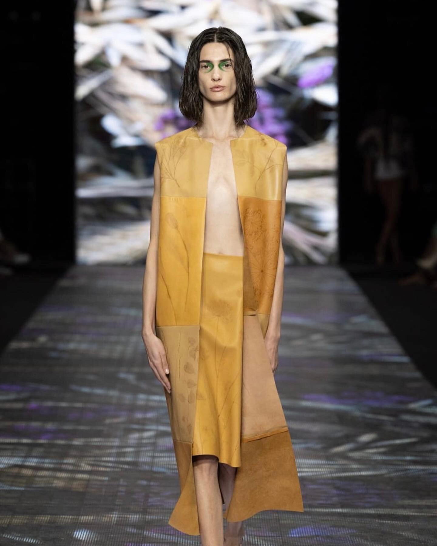 Collaboration with the Italian fashion brand @caterinamoro_official and their collection Metamorphoses SS2023. The Herbarium Leather Waistcoat and the Midi skirt on the runway at the @altaroma fashion week.

#fashioncollaboration #carinasohl #caterin