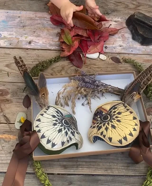 Just found these behind-the-scenes snippets from our Equinox Owl shoot a couple of years ago with my tiny little helper 🧡🍂🦉

Only a few Owl Headdresses remain in the Autumn collection! Only a few Owl Headdresses left in the Autumn collection. Head