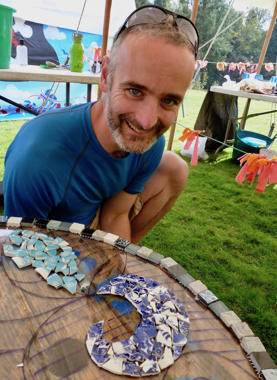1-mosaic-ceramics-cable-reel-upcycling-none-stuff-festival-.jpg