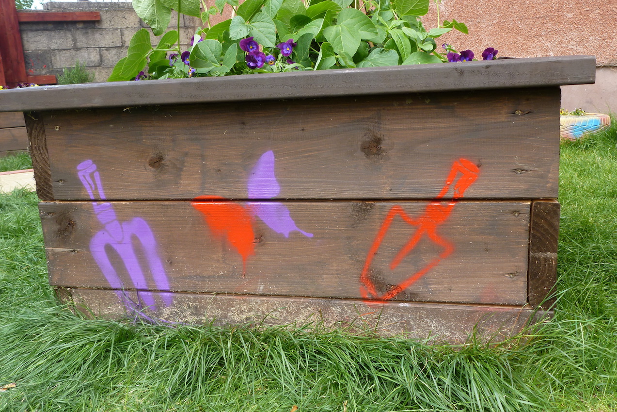 6-communit-gardening-raised-beds-design-glasgow-ibrox-artist.jpg