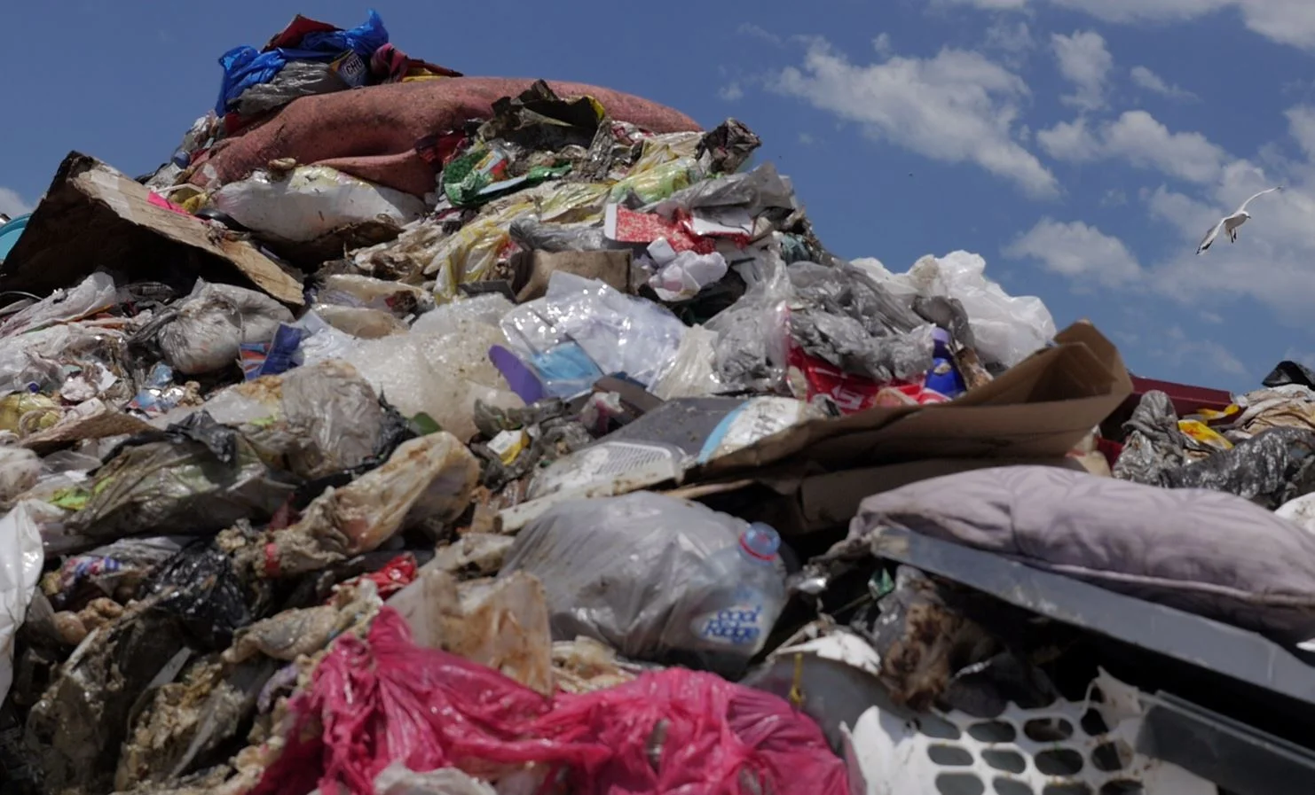 high pile of rubbish.JPG