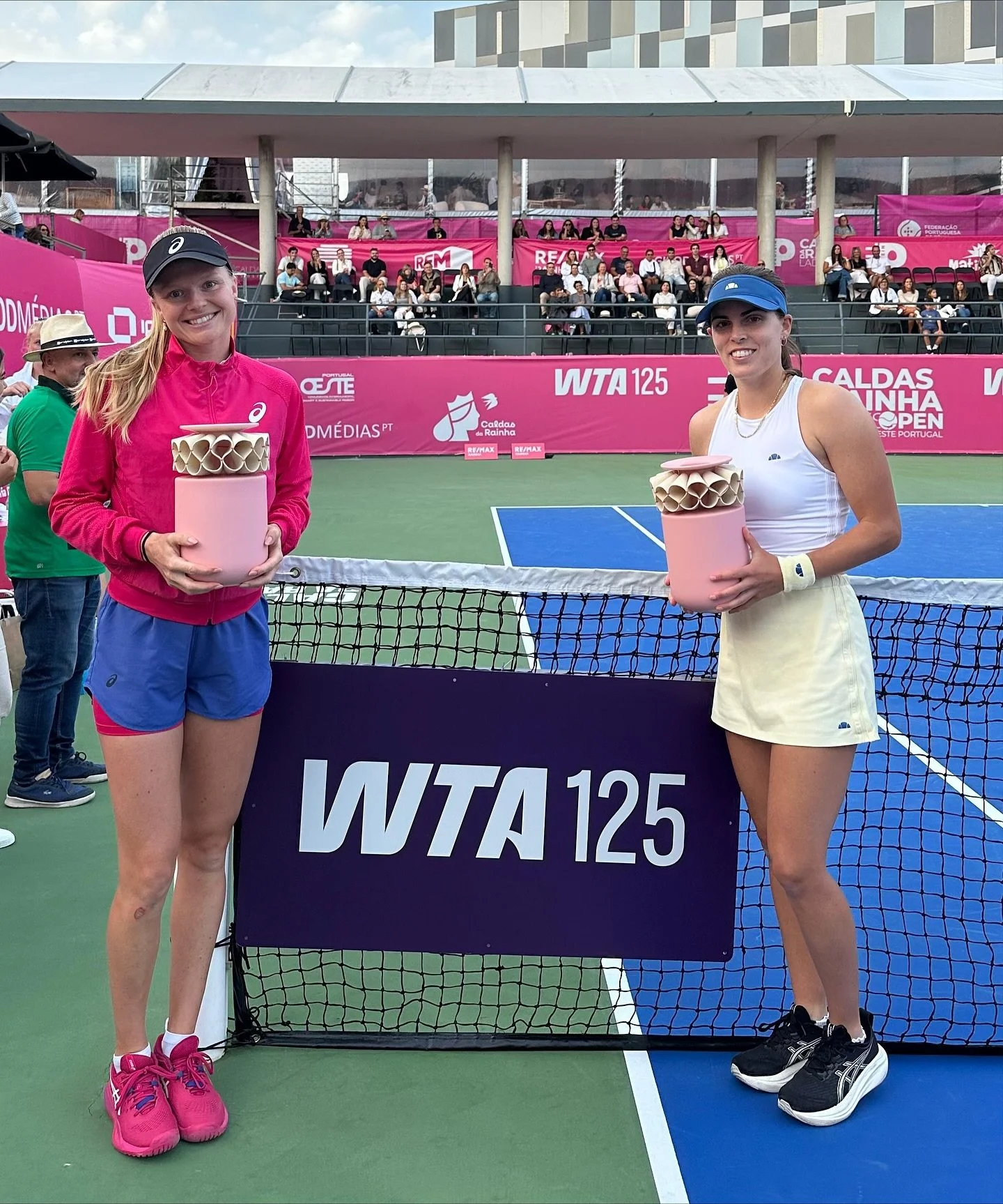 A doubles title with @maialumsden in Portugal. Always such a lovely place to play. 
🇵🇹🏆

@caldasdarainhaladiesopen 
@wta
