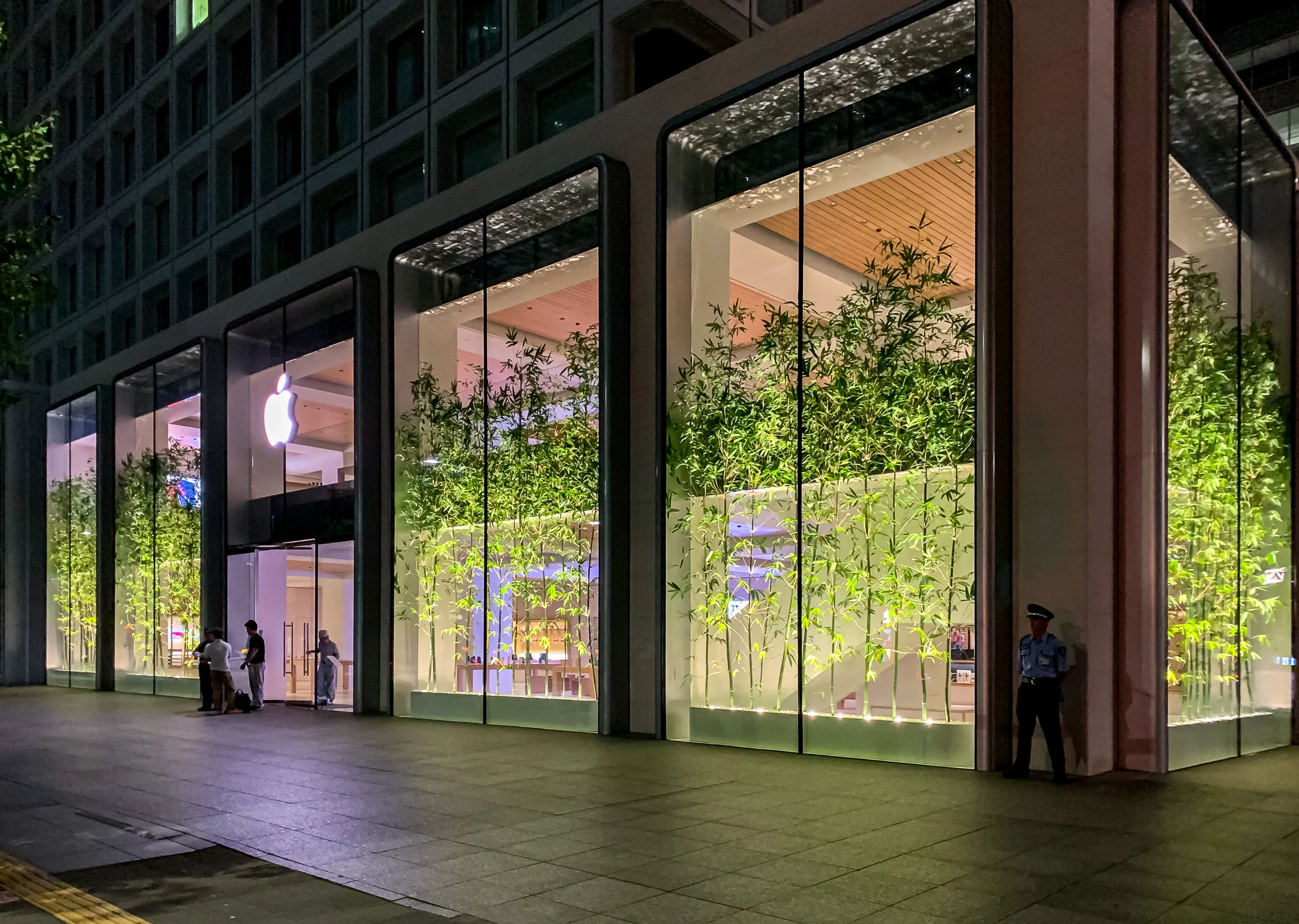 apple_marunouchi_dawn_1.jpg