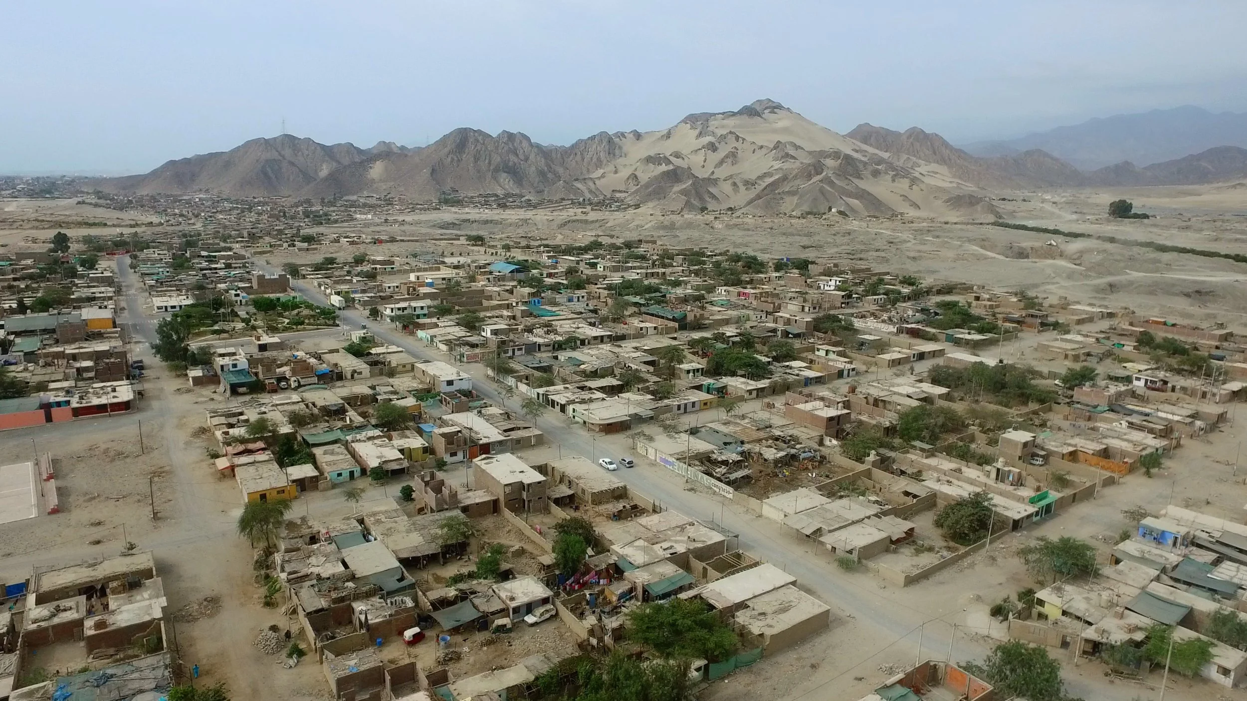 Existing informal housing in the Ica Region of Peru, lacking in basic services, relatively expensive for low-income workers to rent or buy.