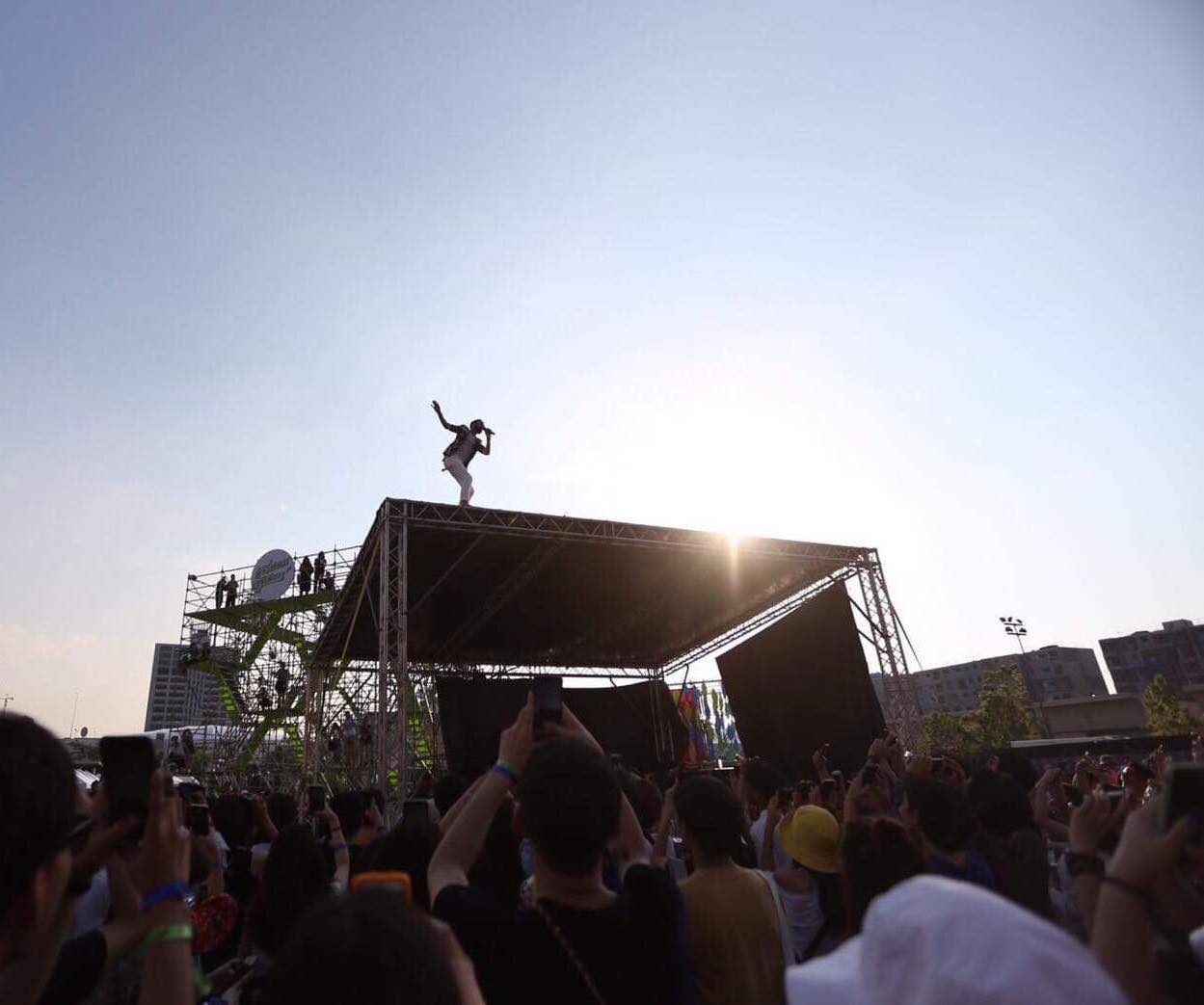 He Rose Above the Crowd