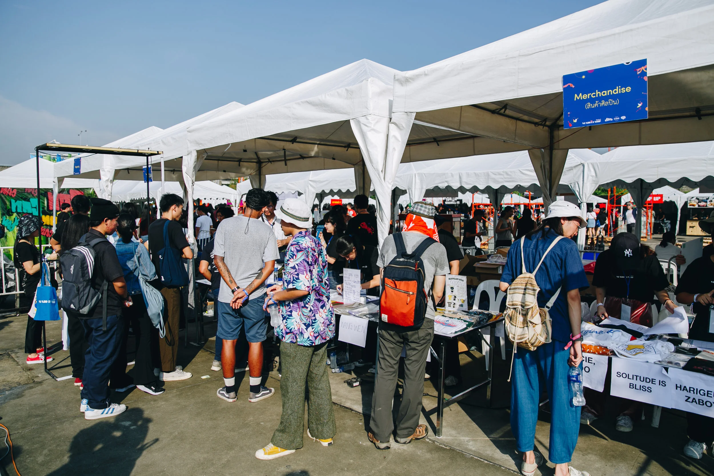 004. Crowd001.jpg