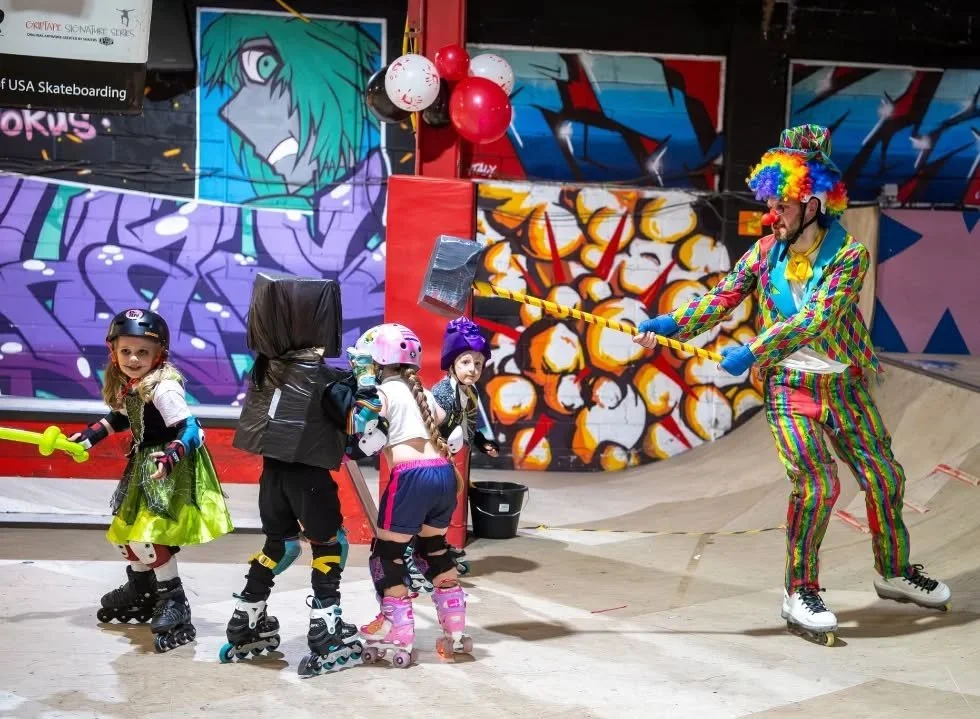 🤡Family Quad and Inline every Friday🤡 

6pm till 7pm 

Come join us for lots of tricks and skills tips and make &quot;Wheely&quot; cool friends all at the same time..!! 

#LSTENquadsquad
#quadsquad #rolletskating #familyskaters #fridaynights #inlin