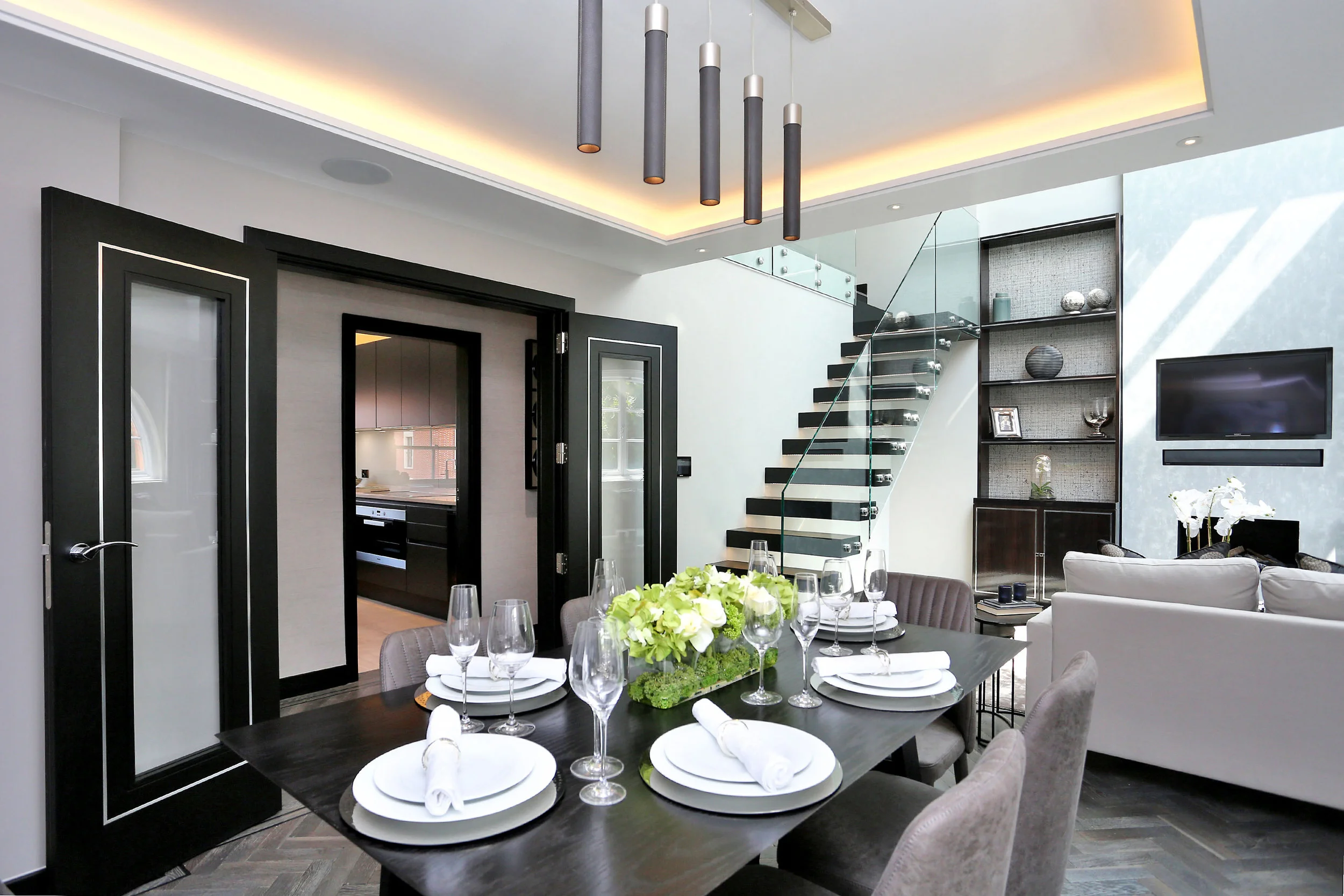 St Loos Court 15_dining4.JPG