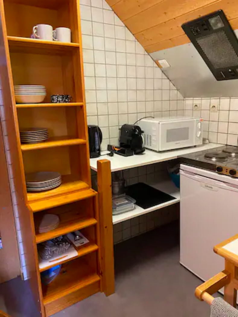 kitchen shelves microwave.png