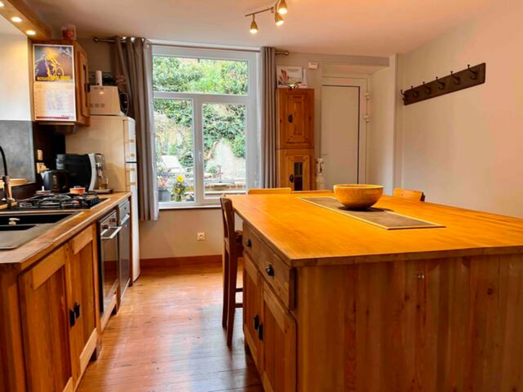 Kitchen with table & island.png