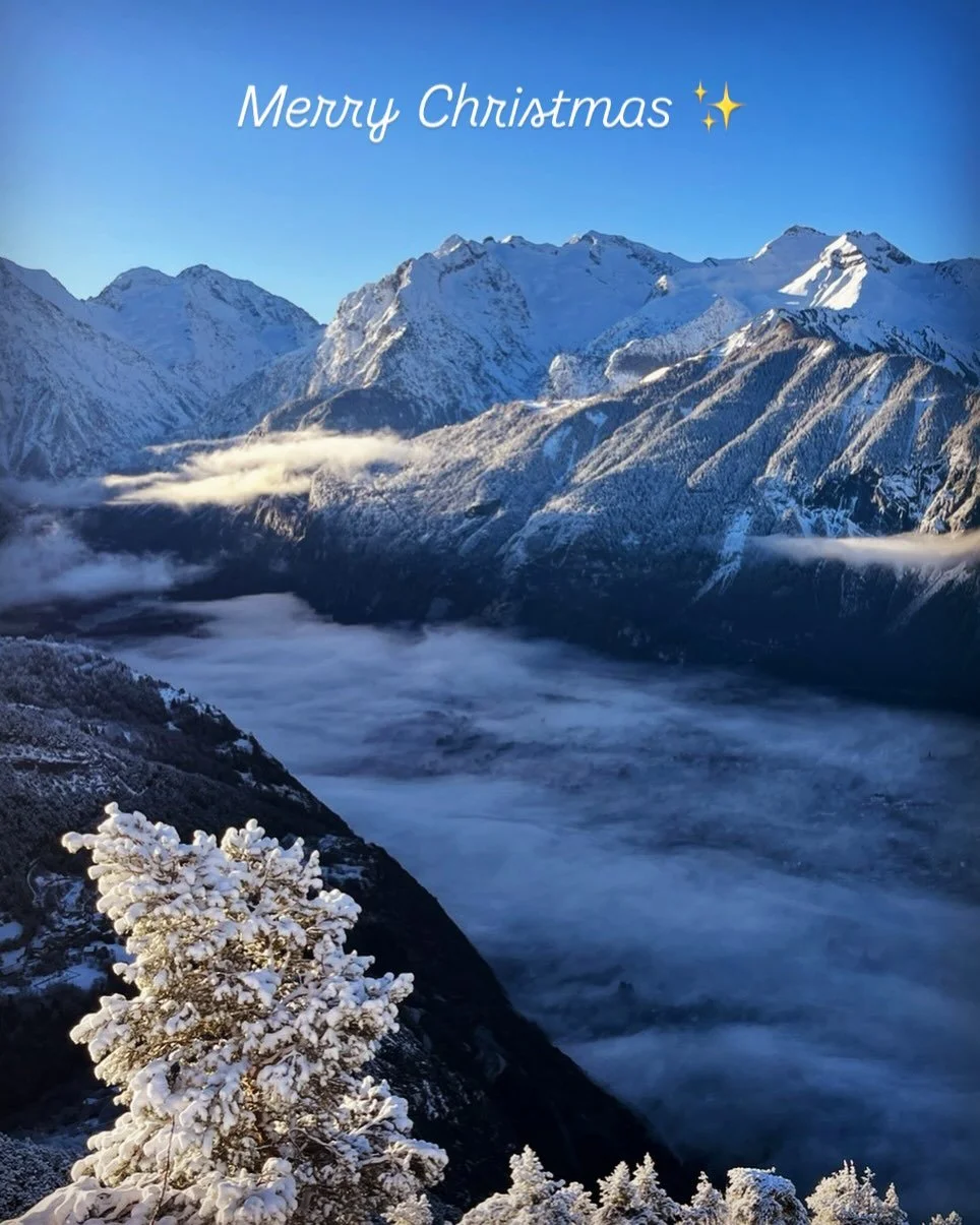 🎄Sending festive cheer from the Oisans 🎄🏔️🇫🇷💚

#frenchalpes #oisans #oisanstourisme #alpes christma