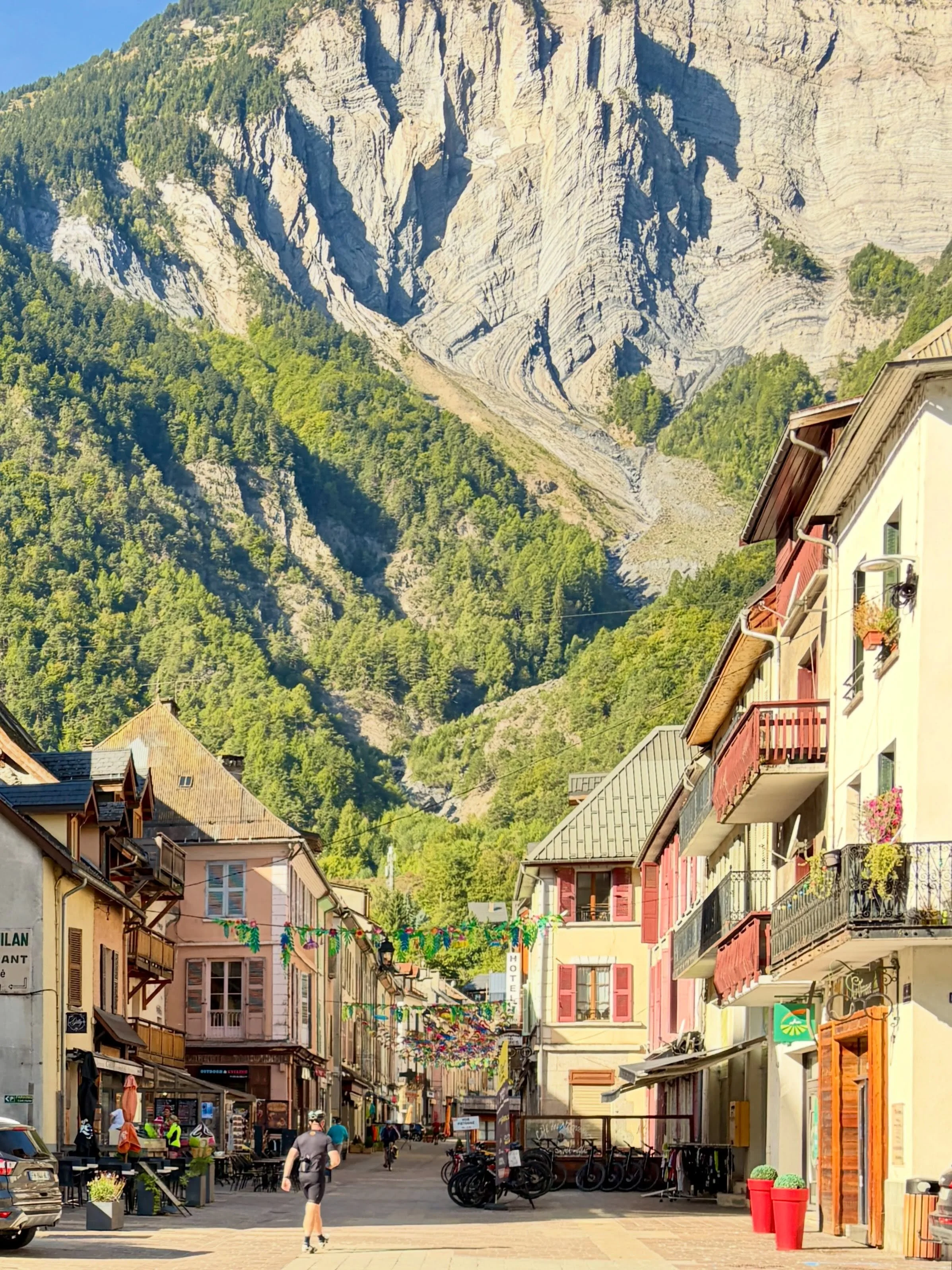 ⏰ Time to secure your 2027 accommodation for your summer cycling holiday!💯🏔️🚴🏻

At @exploreoisans, we have a fantastic range of holiday accommodation to suit cycling groups, solo riders and families across #LeBourgDOisans, #Allemond, #Huez &amp; 