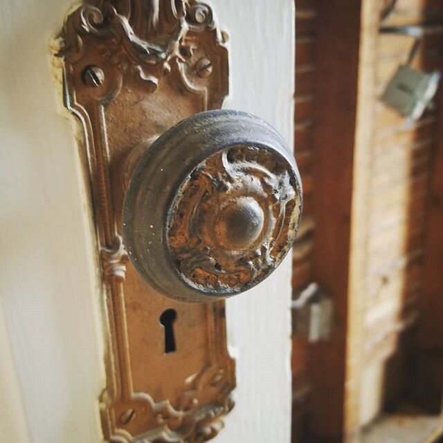 #oldhouselove #vintagedoorknobs #historicrenovation #historicpreservation #farmhouserenovation #oldhouse