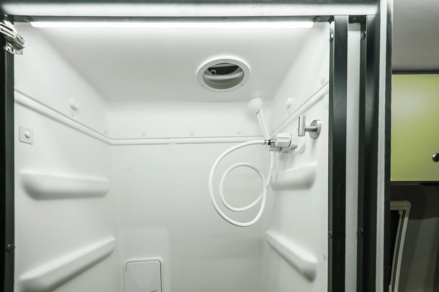rv-shower-18.jpg