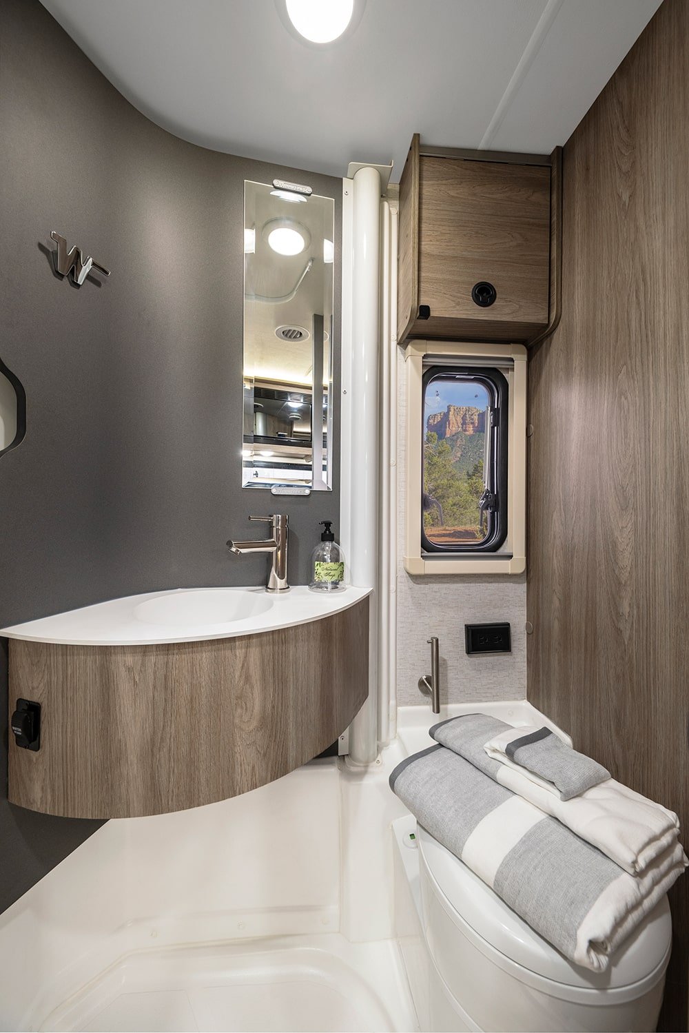 Winnebago Ekko RVs for Rent Las Vegas & Bozeman, MT