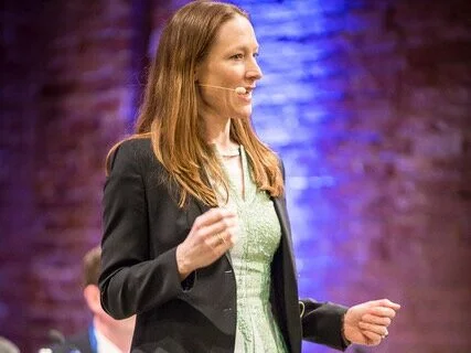 Vortrag von Svea von Hehn: "Gehirnfreundlicher Umgang mit Komplexität und Veränderungen – praktische Tipps für den Arbeitsalltag" am 17. November im Rahmen des Quadient CXM Forums