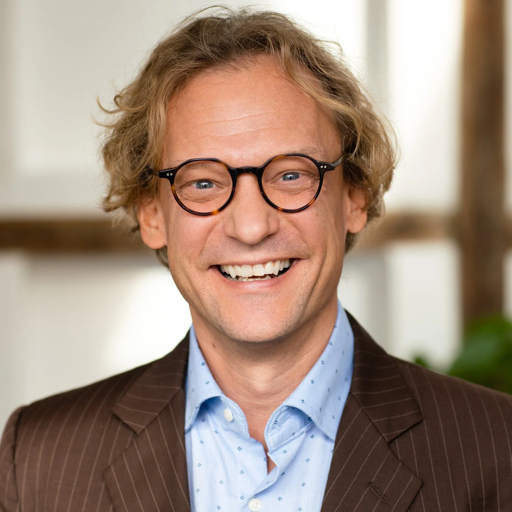 Nils Cornelissen spricht zu Wut bei der Arbeit auf der KOA22, Berlins erstes Karrierefestival speziell für Frauen