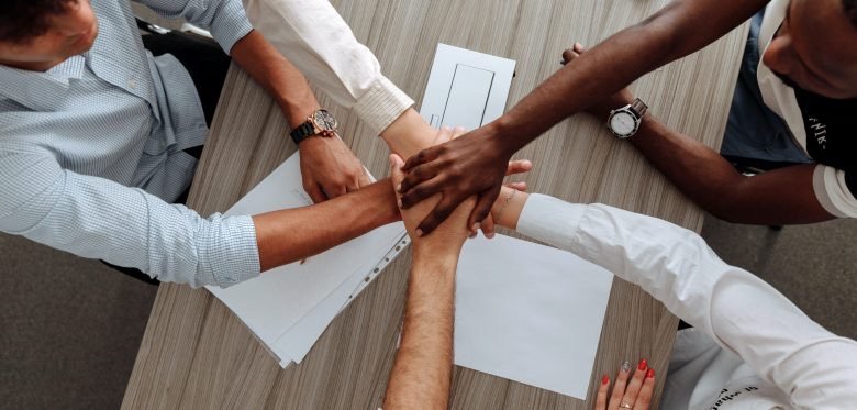 Zusammenarbeit in Zeiten sozialer Distanz – CreatingCorporateCultures / Bertelsmann Stiftung, Dr. Svea von Hehn &amp; Johanna Raul