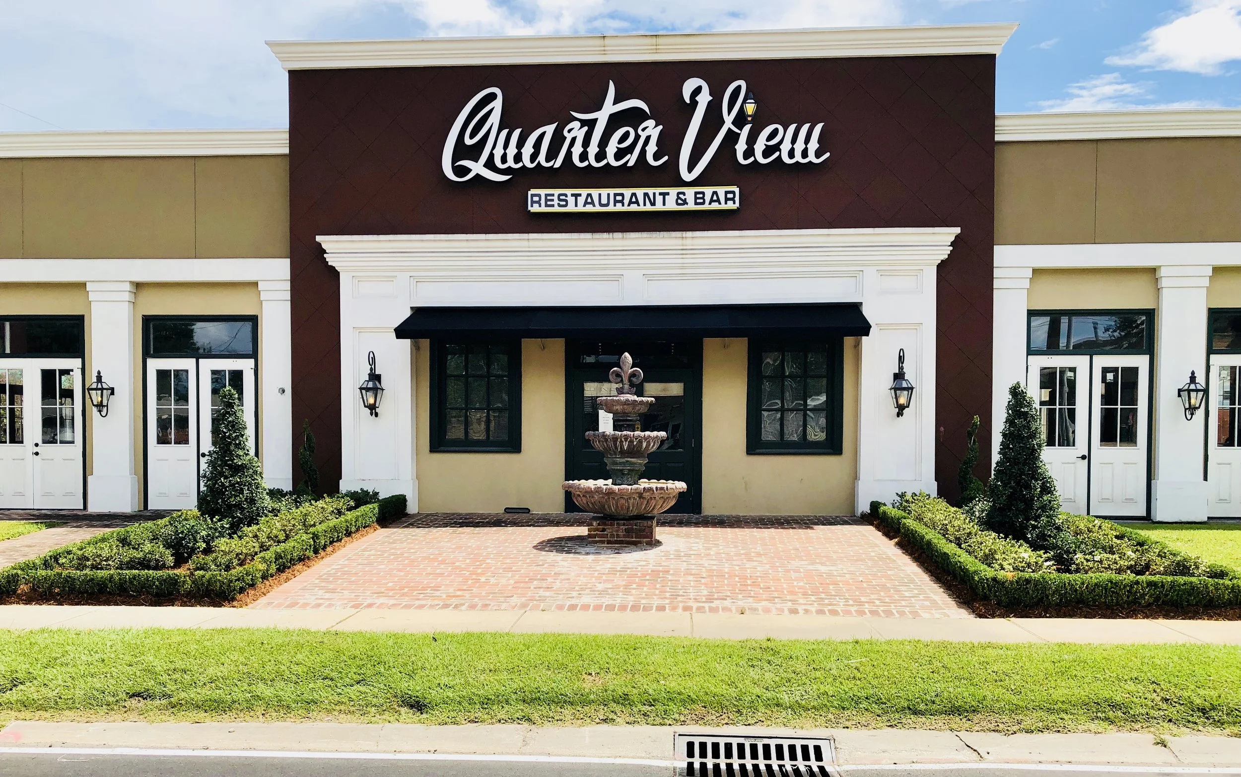 Lush Landscaping at the Quarter View Restaurant in Metairie