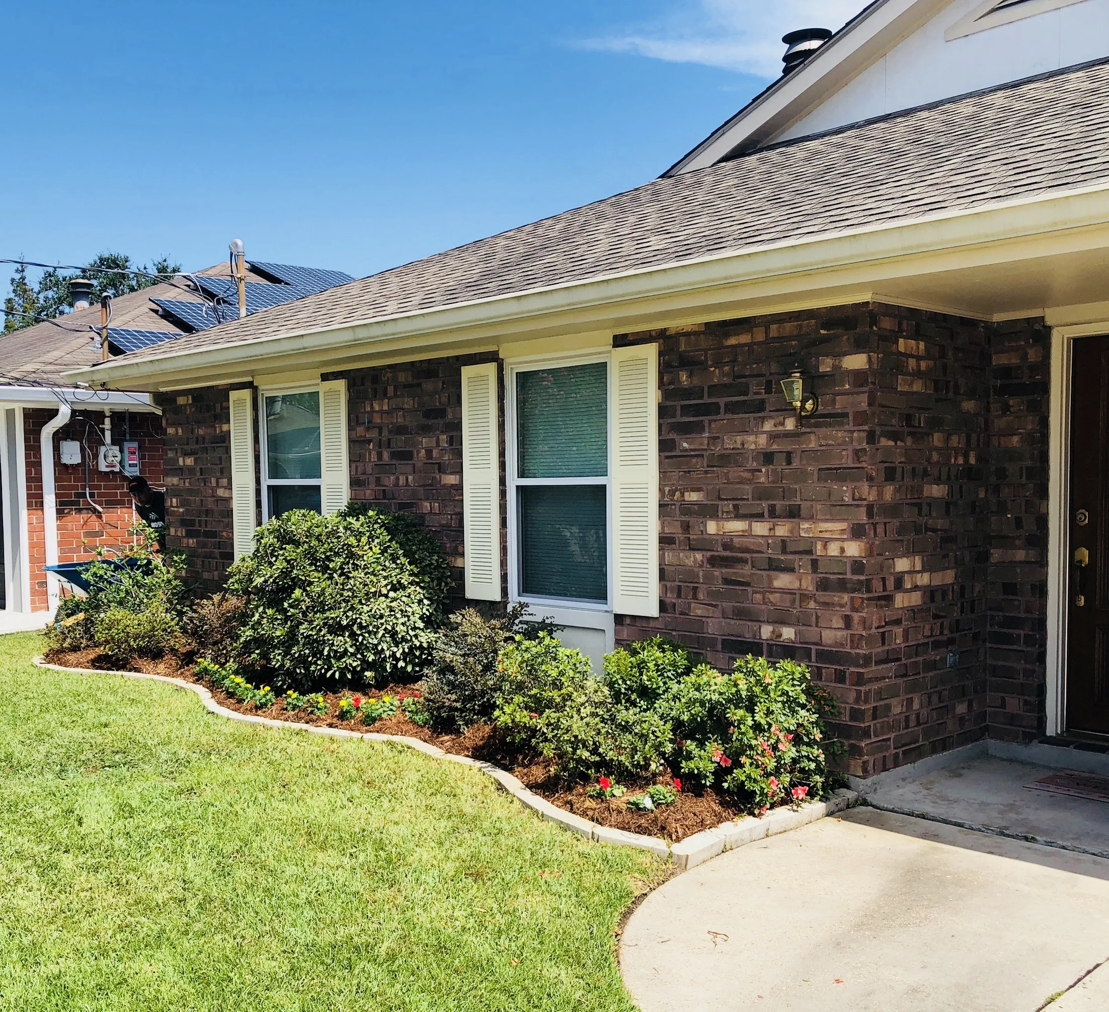 Kenner, LA: Fresh garden installation adds curb appeal to this home.