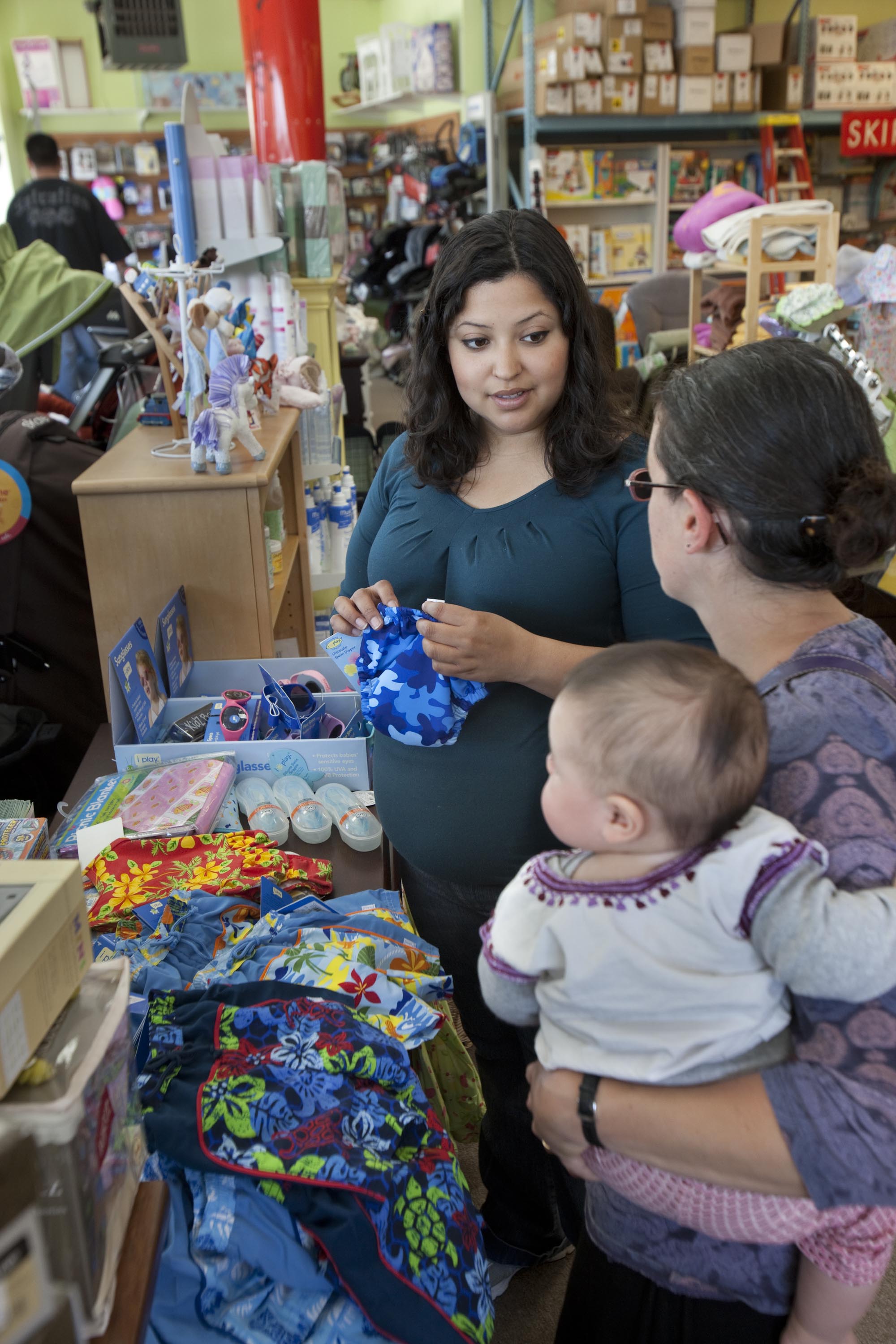 showing-pregnancy-sales-assitant-geoffrey-biddle.jpg
