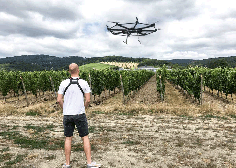 Die Spritzdrohne im Steillagenweinbau