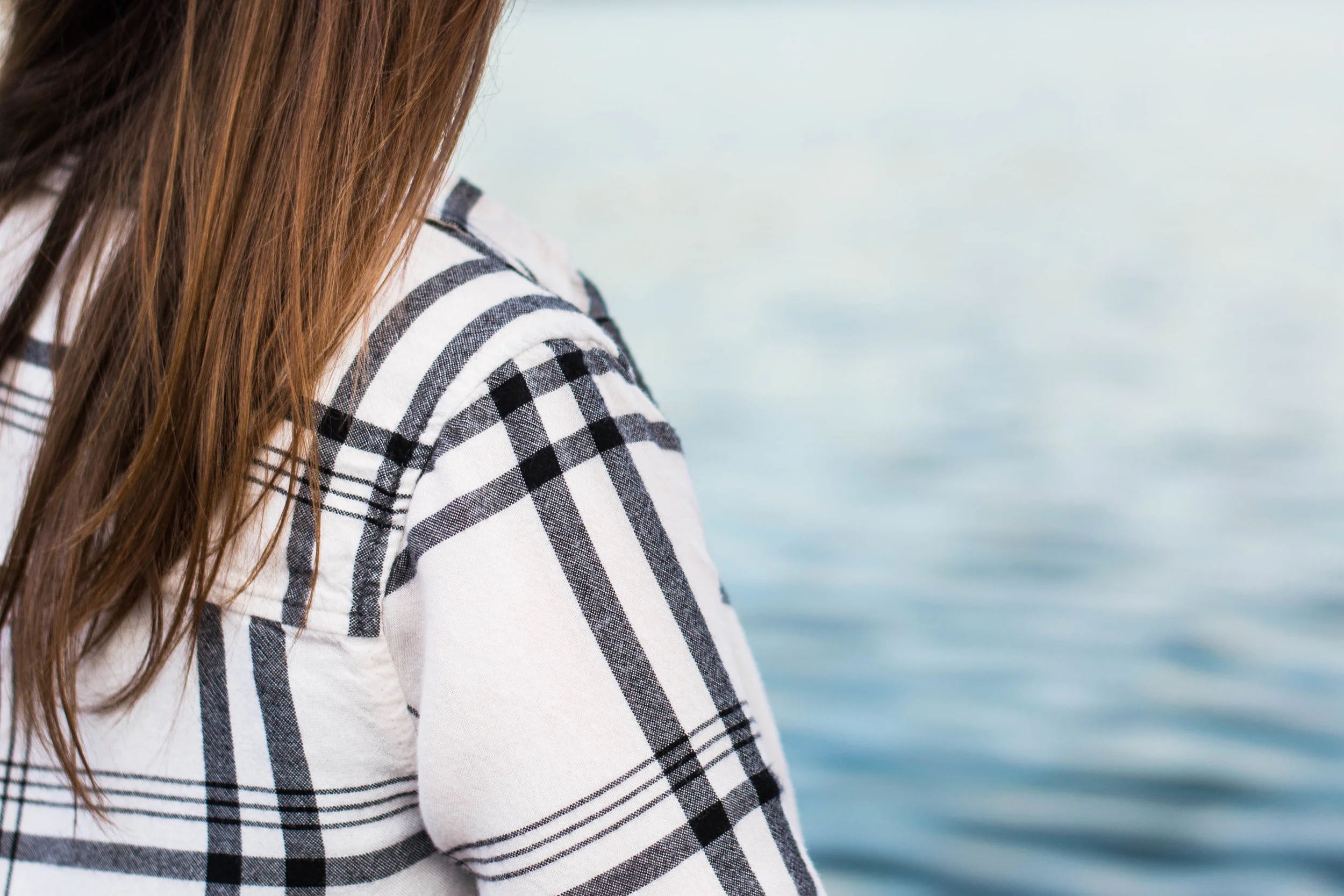 A fun, casual, everyday plaid outfit to celebrate Plaidurday || Hayley Fiser || thehayleyfiser.com