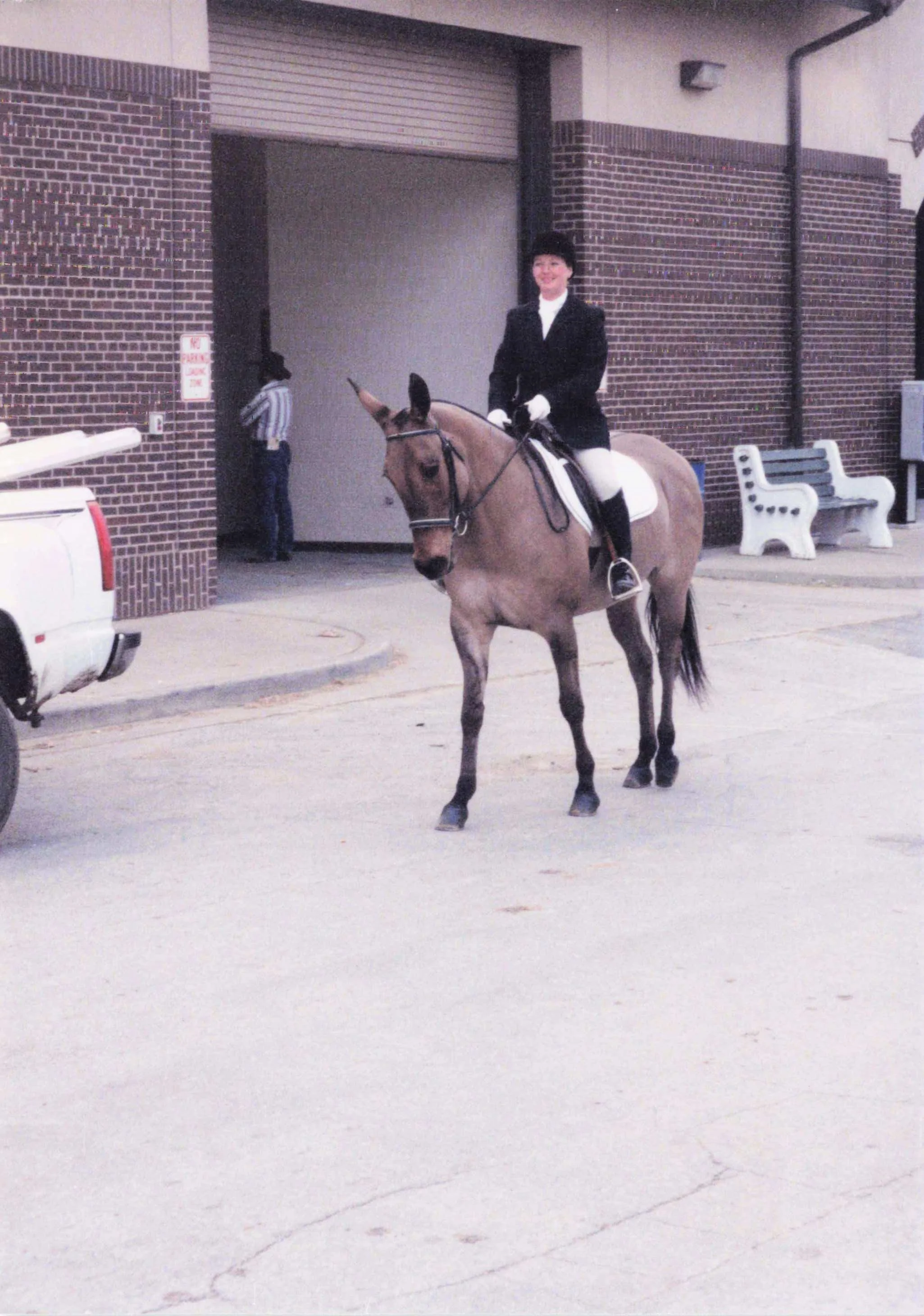 1999 Congress Sheba Julie Kennedy outside.jpg