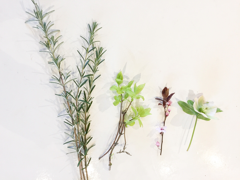 making-wedding-buttonholes-workshop.jpg