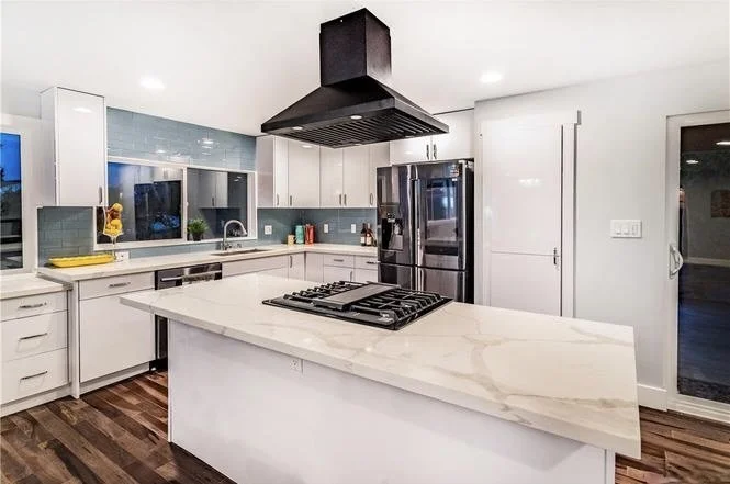 White Acrylic 6-R.jpeg