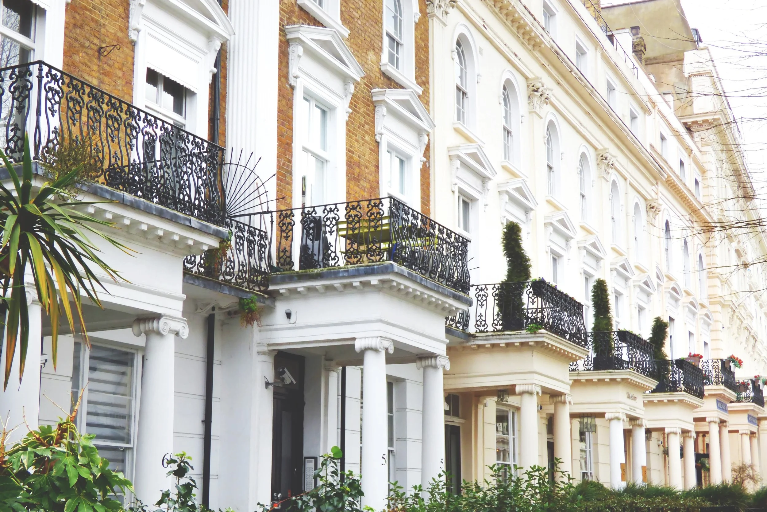 apartments-architecture-balconies-1000985.jpg