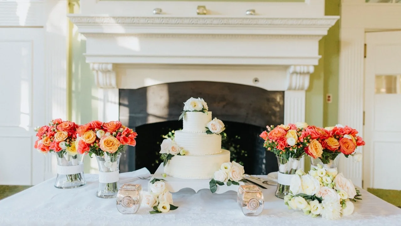 Floral Design: Green Lady; Wedding Planning & Design: Hollis Starks & Co.; Photography: Todd Pellowe