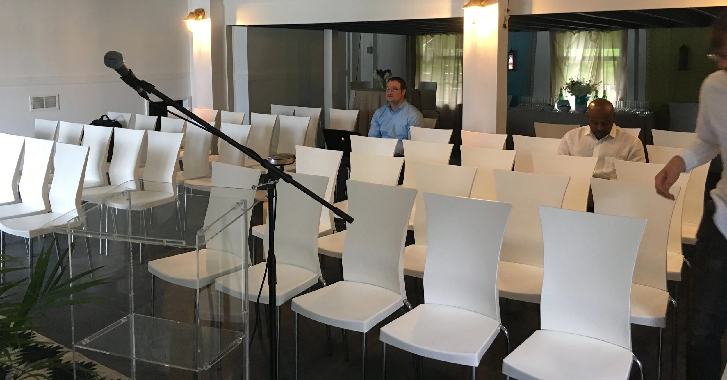 VisualDesign_Apellis_SpecialEvent_SymposiumfromStage.jpg
