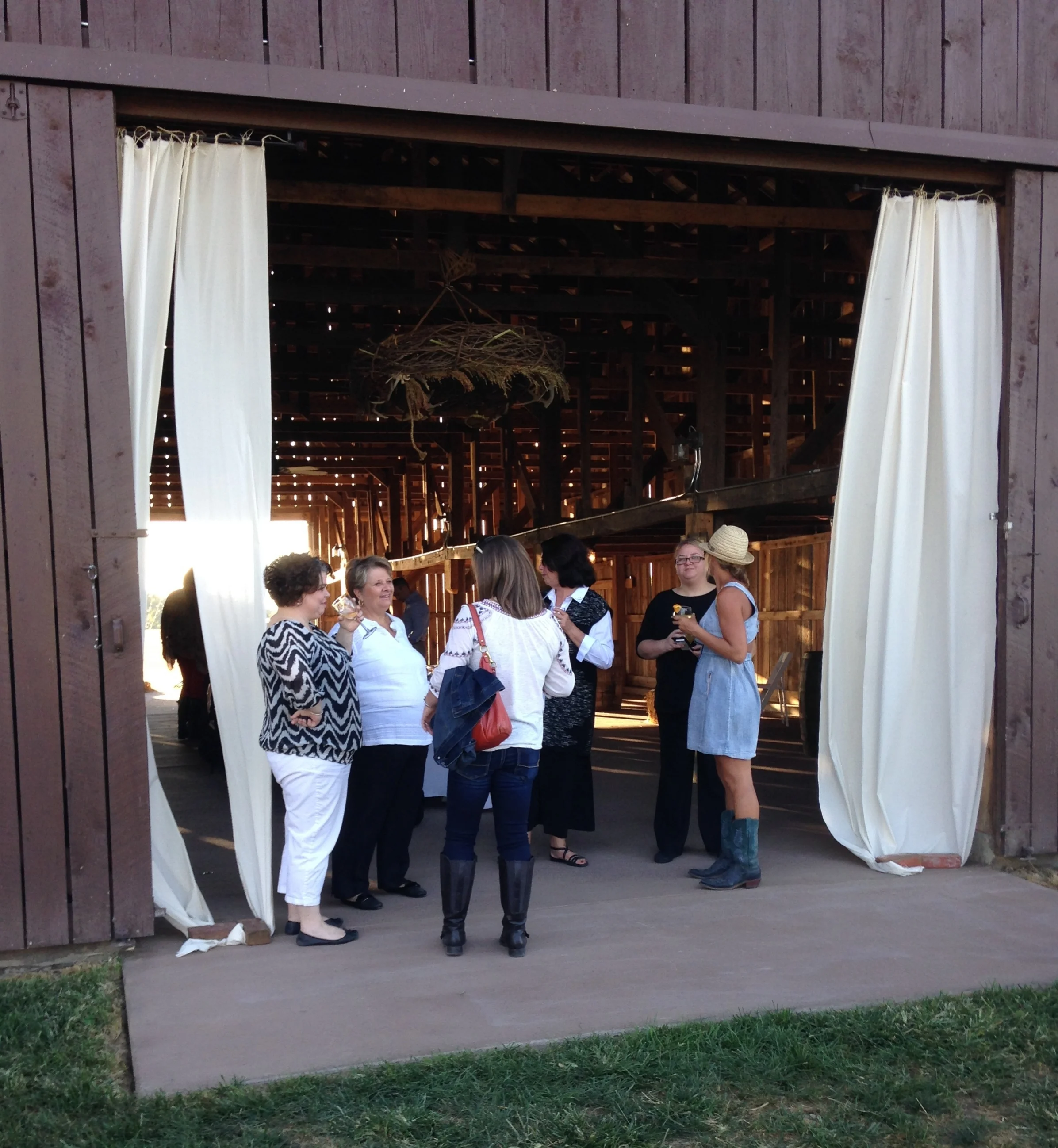 VisualDesign_Seviche_BarnDinner_BarnEntrancewithPeople.jpg