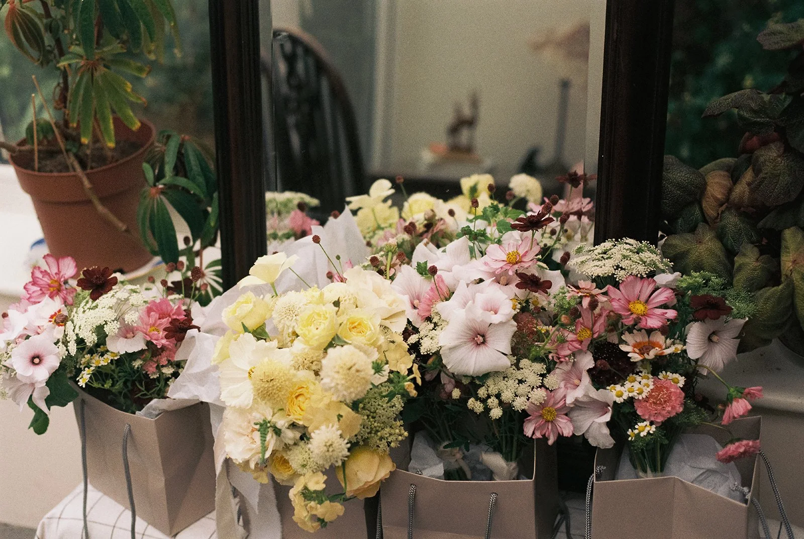HackneyTownHall-wedding-analogue-SarahBurton-4.jpg